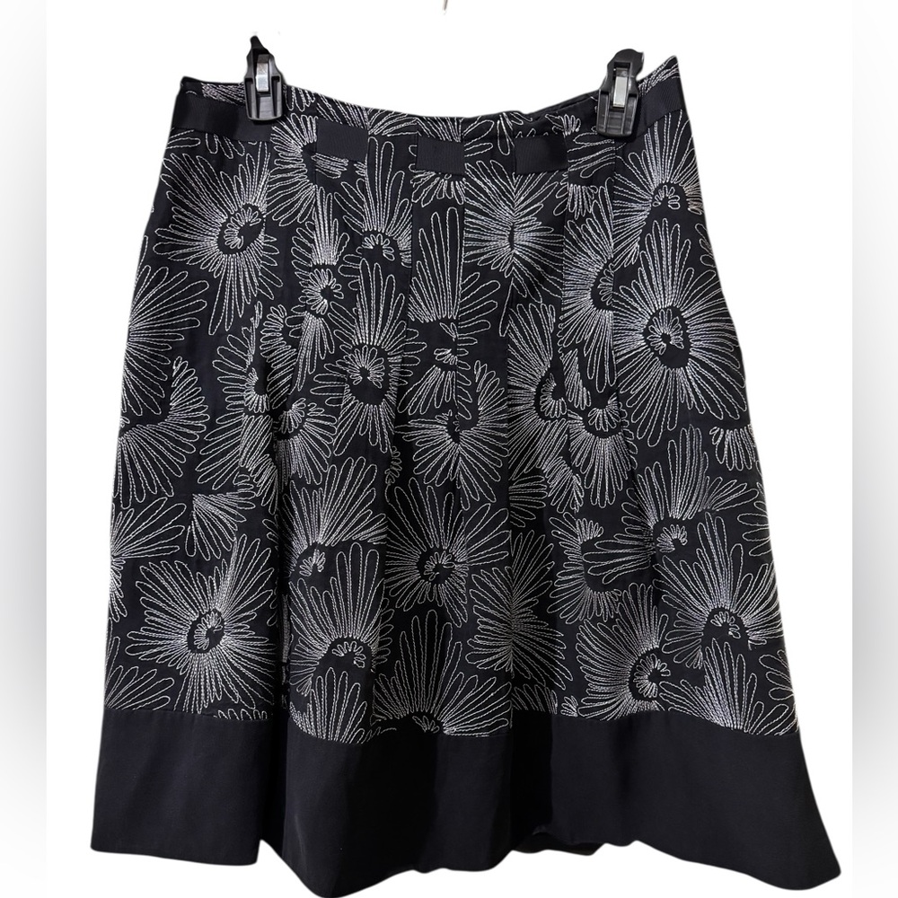 Ann Taylor Black/White Pleated Floral Lined A-Line Skirt